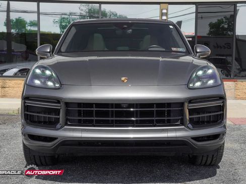 Used 2019 Porsche Cayenne Turbo w/ Premium Plus Package AWD/4WD image 2
