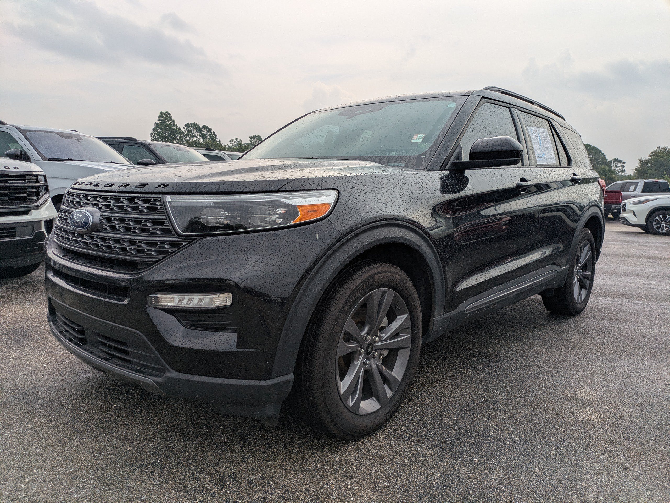 Used 2023 Ford Explorer XLT w/ Equipment Group 202A AWD/4WD image 9