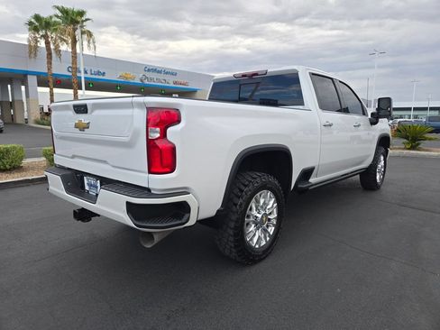 Used 2022 Chevrolet Silverado 2500 High Country w/ Z71 Off-Road Package AWD/4WD image 6