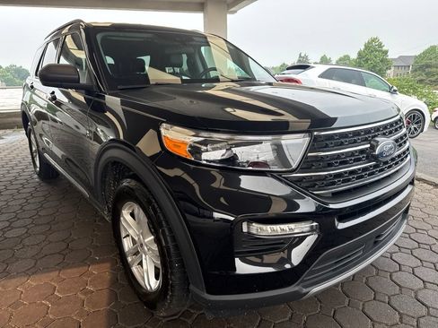 Used 2023 Ford Explorer XLT w/ Equipment Group 202A AWD/4WD image 4