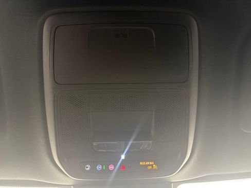 Used 2025 Chevrolet Traverse LT w/ Driver Confidence Package FWD image 32