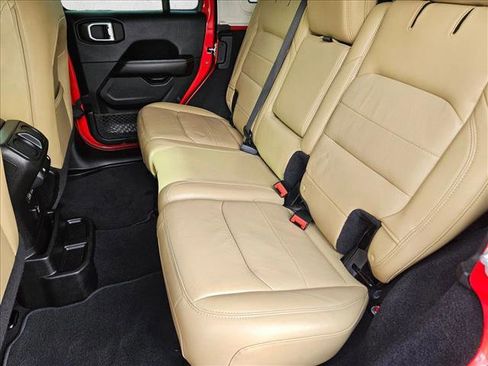 Used 2018 Jeep Wrangler Unlimited Sahara image 14