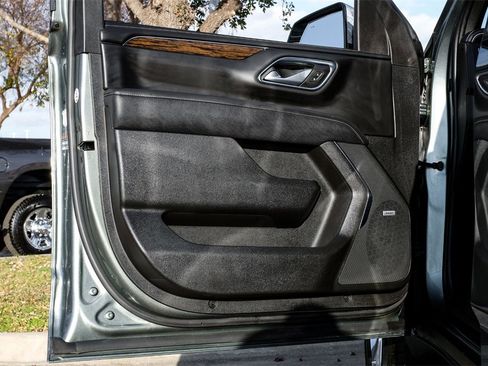 Used 2023 Chevrolet Suburban Premier image 43