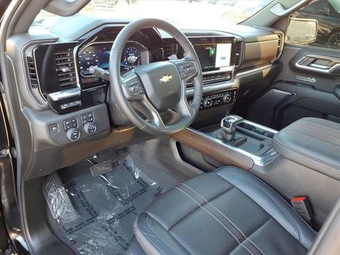 Used 2024 Chevrolet Silverado 1500 High Country w/ High Country Premium Package image 3