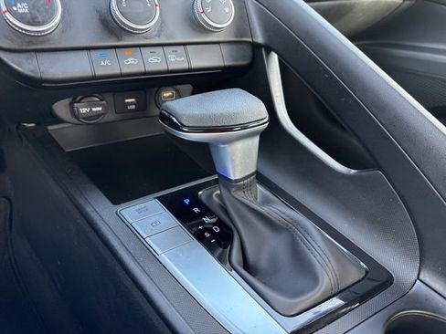 Used 2023 Hyundai Elantra SE image 10