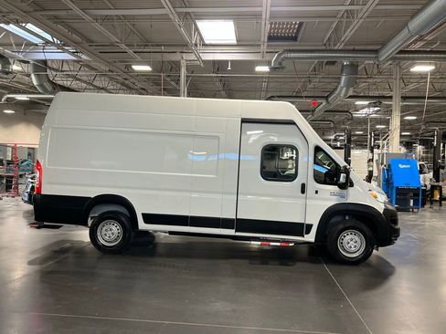 Used 2024 RAM ProMaster 3500 w/ Delivery Van Package image 5