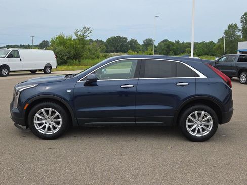 Used 2019 Cadillac XT4 Luxury w/ Trailering Package FWD image 2