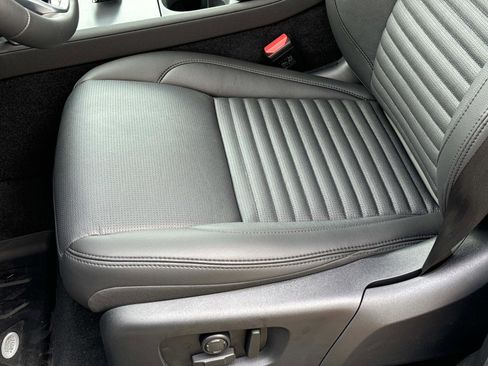 Certified 2025 Land Rover Discovery Sport S image 19