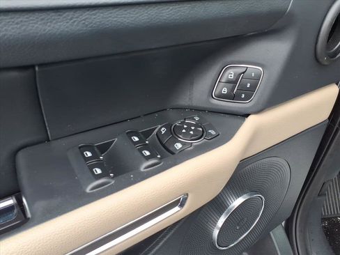 Used 2022 Ford Expedition XLT image 11