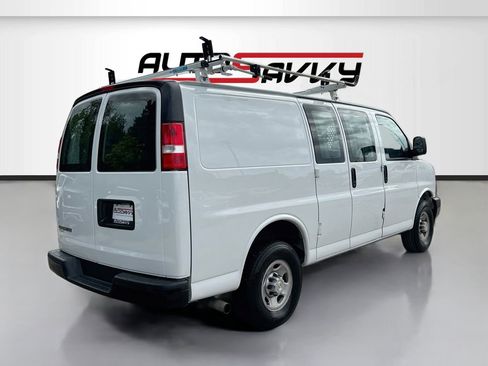 Used 2023 Chevrolet Express 2500 w/ Driver Convenience Package RWD image 7
