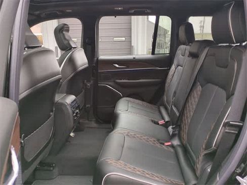 New 2025 Jeep Grand Cherokee Summit image 21