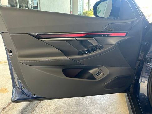 Used 2026 BMW i5 eDrive40 w/ Premium Package RWD image 39
