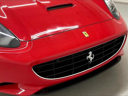 Used 2013 Ferrari California RWD image 34