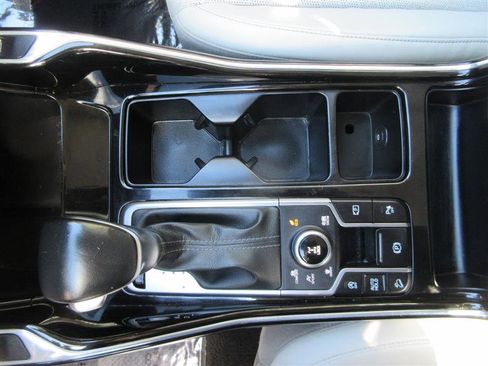 Used 2023 Kia Sorento SX AWD/4WD image 17
