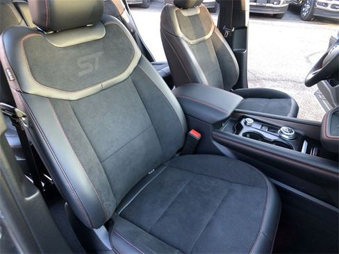 Used 2025 Ford Explorer ST image 27