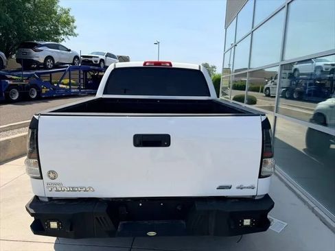 Used 2012 Toyota Tundra 4x4 CrewMax w/ SR5 Pkg image 8