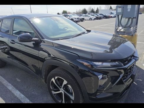 Used 2024 Chevrolet Trax RS w/ Driver Confidence Package image 2