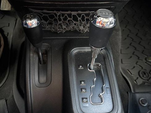 Used 2018 Jeep Wrangler Unlimited Sport w/ Connectivity Group image 15