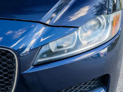 Used 2017 Jaguar F-PACE Premium image 30