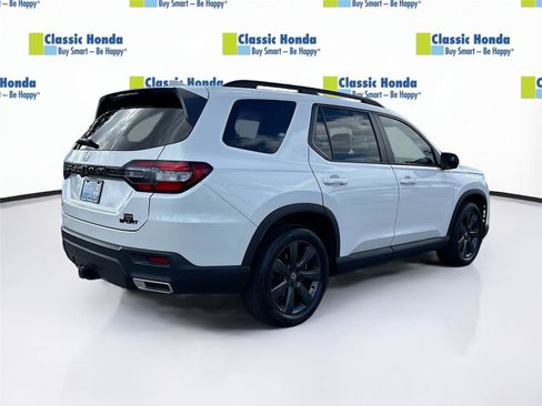 Certified 2025 Honda Pilot Sport image 8