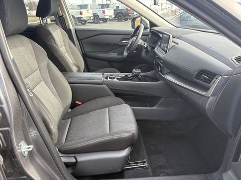 Used 2024 Nissan Rogue SV image 17