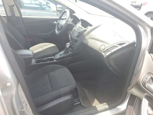 Used 2016 Ford Focus SE FWD image 9