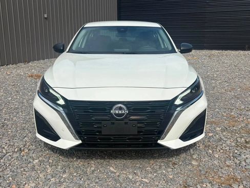 Used 2025 Nissan Altima 2.5 SV FWD image 2
