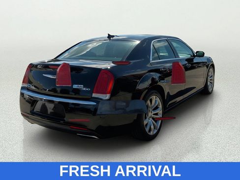 Used 2017 Chrysler 300 Limited w/ Value Package RWD image 6