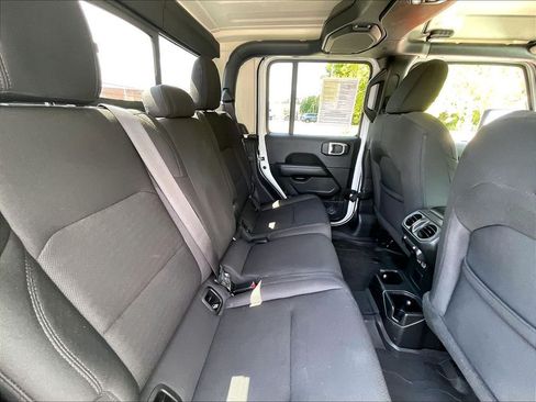 Used 2022 Jeep Gladiator Overland AWD/4WD image 16
