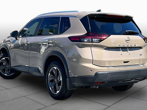 Used 2024 Nissan Rogue SV w/ SV Premium Package image 12