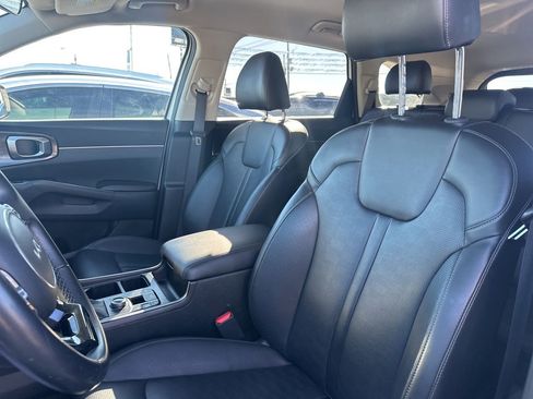 Used 2024 Kia Sorento S image 7