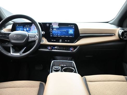 Used 2025 Chevrolet Equinox ACTIV w/ Safety and Technology Package FWD image 30