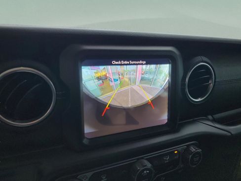 Used 2018 Jeep Wrangler Unlimited Sahara image 19