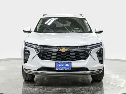 Used 2025 Chevrolet Trax LT w/ Driver Confidence Package FWD image 12