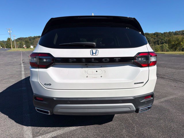 Used 2023 Honda Pilot Touring image 6