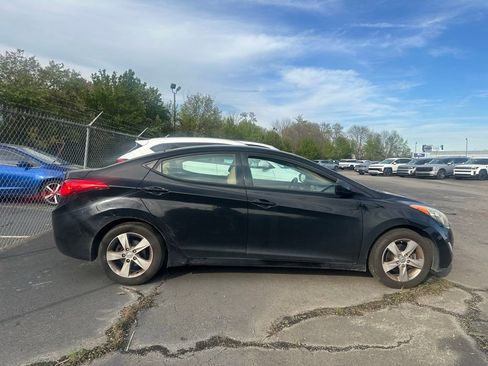 Used 2013 Hyundai Elantra GLS w/ Preferred Pkg image 3