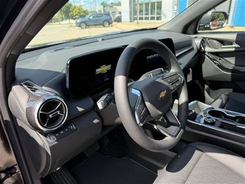 New 2026 Chevrolet Equinox LT w/ Convenience Package II image 2