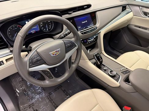 Used 2021 Cadillac XT5 Premium Luxury FWD image 7