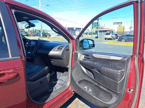 Used 2019 Dodge Grand Caravan GT image 16