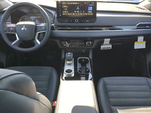 New 2026 Mitsubishi Outlander SE FWD image 18
