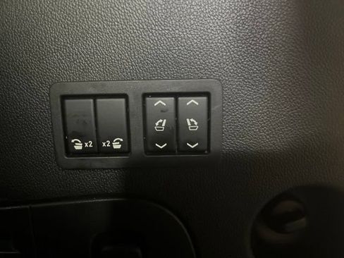 Used 2016 GMC Yukon SLT w/ Open Road Package AWD/4WD image 45
