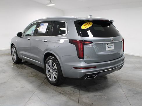 Used 2025 Cadillac XT6 Premium Luxury image 7
