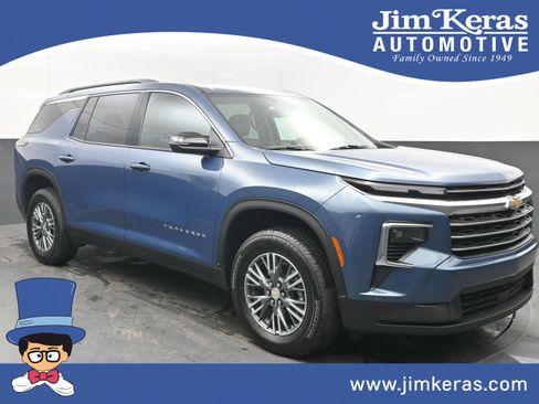 Used 2025 Chevrolet Traverse LT image 1