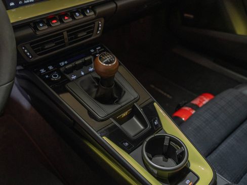 Certified 2025 Porsche 911 Carrera T RWD image 22