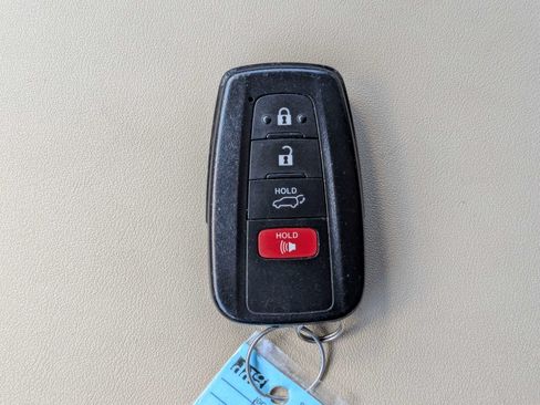 Used 2020 Toyota Highlander XLE AWD/4WD image 33