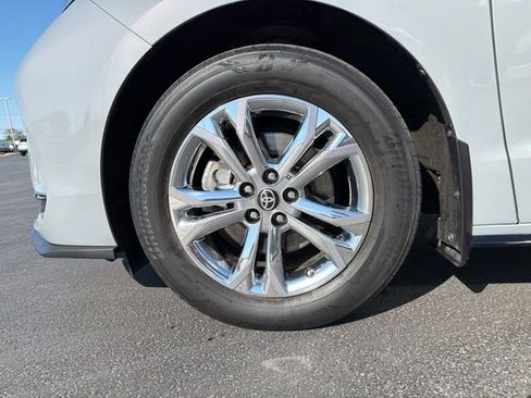 Used 2023 Toyota Sienna XSE AWD/4WD image 10