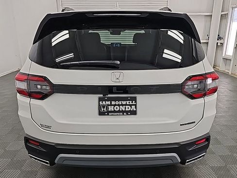 New 2025 Honda Pilot Touring image 7
