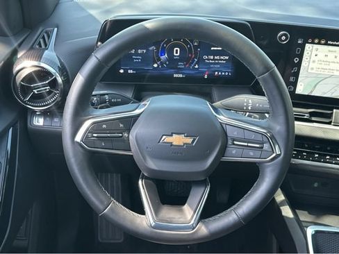 Used 2025 Chevrolet Equinox LT w/ Convenience Package II FWD image 12