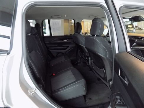 Certified 2024 Jeep Grand Cherokee Laredo RWD image 20