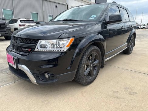 Used 2019 Dodge Journey Crossroad w/ Nav & Sun Group FWD image 3
